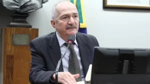 Direção do DC decide expulsar Aldo Rebelo por críticas ao presidente da sigla