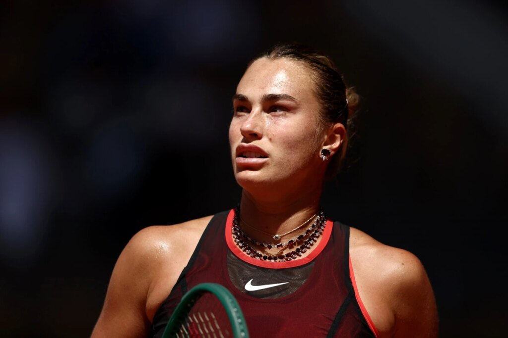 Sabalenka rebate e nega contradição entre luxo e protesto por prêmios