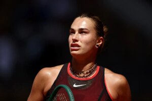 Sabalenka rebate e nega contradição entre luxo e protesto por prêmios