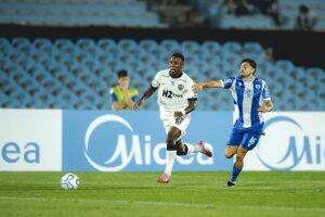 Atlético-MG marca duas vezes, mas cede empate no fim