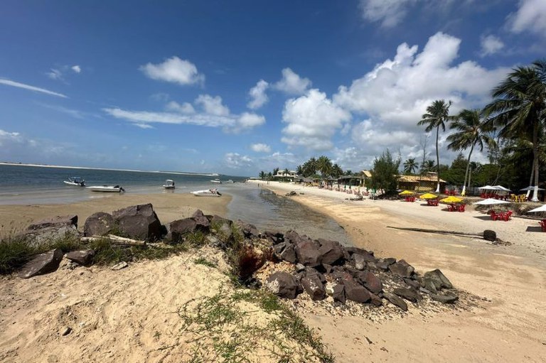 AGU firma acordo histórico para resolver crise ambiental na Praia do Saco, em Sergipe