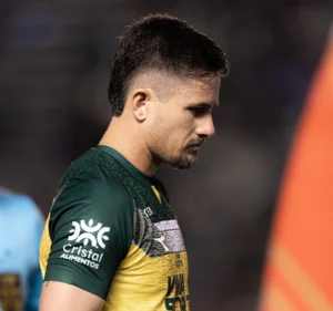 Goiás informa que cirurgia do goleiro Tadeu foi realizada com sucesso
