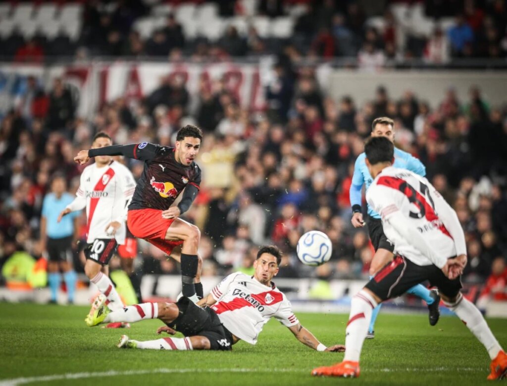 Com gol no fim, River Plate empata com Bragantino e segue invicto