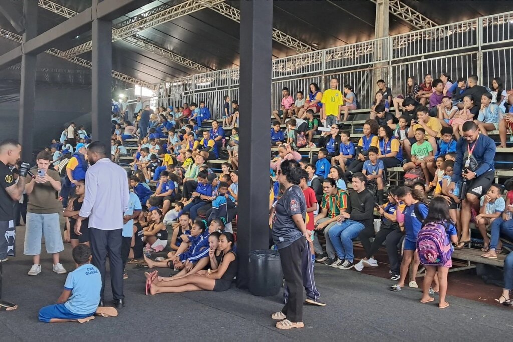lutadores recebem visita de estudantes da rede pública