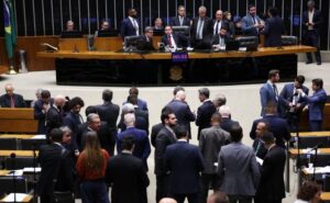 Câmara pode votar projetos contra crimes sexuais com IA nesta segunda