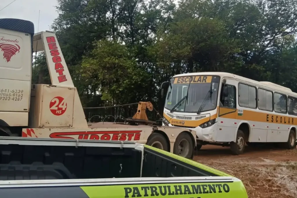 ônibus escolar em más condições é apreendido