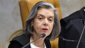 Cármen Lúcia critica violência de gênero em última sessão como presidente do TSE
