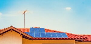 Por que a UE vê a dependência da tecnologia solar chinesa como risco
