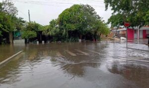Chuvas deixam mais de 500 desalojados no RS; cidade decreta emergência, e rodovias são afetadas