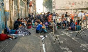 Após esvaziamento da cracolândia, usuários circulam por 260 pontos da Santa Cecília