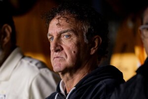 "Não tem elenco", Cuca avalia Santos após novo empate na Sul-Americana