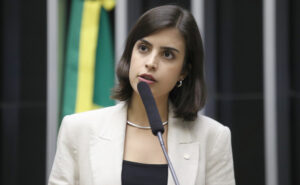 Tabata pede ao MPF investigação sobre festas de Vorcaro por potencial exploração sexual