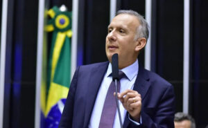 Relator enxuga texto do Senado e propõe passar a agências reguladoras definição de nível de risco de IA