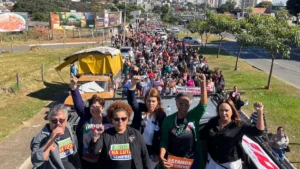 Profissionais da educação durante ação grevista - (Foto: reprodução/Sintego)