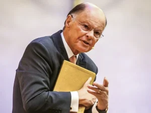 Banco transferiu para empresa de pastor contrato até de carro roubado
