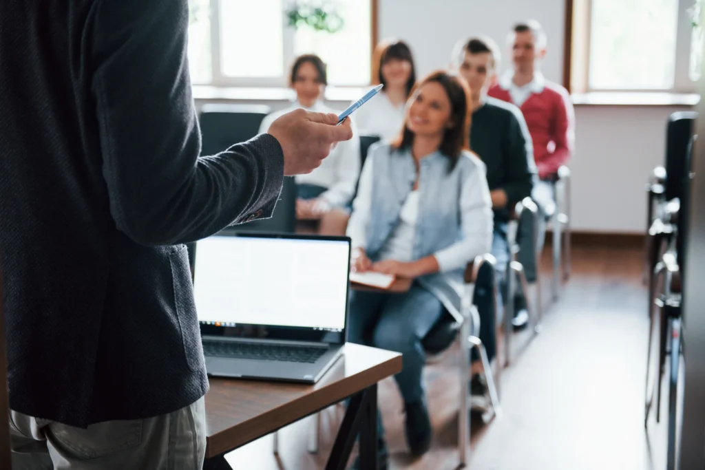 Evento reúne palestras e networking para estudantes em Goiânia