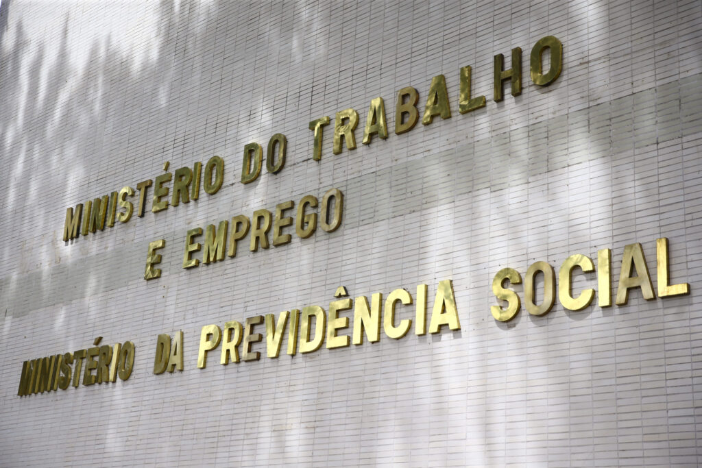 Ministérios do Trabalho e Fazenda criam Comitê Gestor do PAT