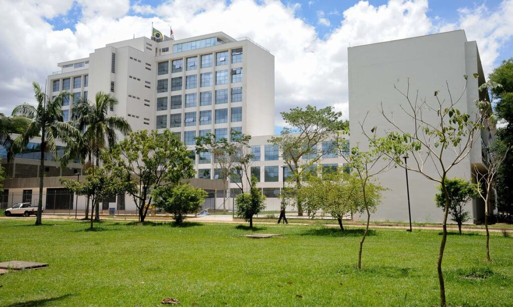 USP diz não ter sido avisada pela polícia sobre desocupação da reitoria e repudia violência