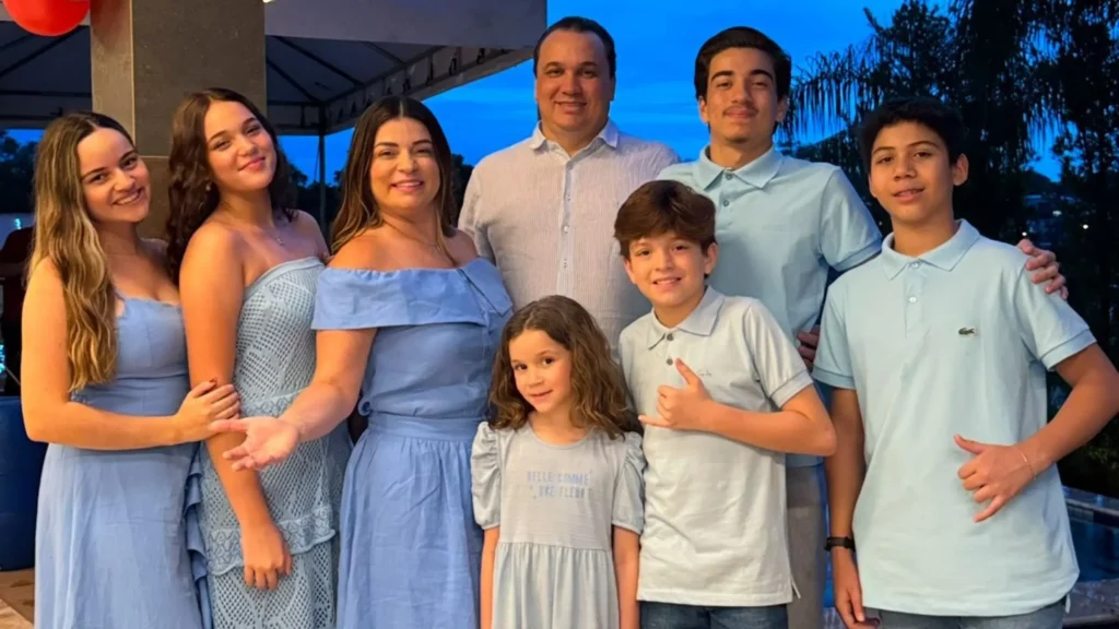Família de Goiânia emociona ao adotar três irmãos e celebrar o Dia das Mães com seis filhos