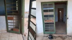Imagem mostra residência onde adolescentes foram encontradas na presença de dois homens