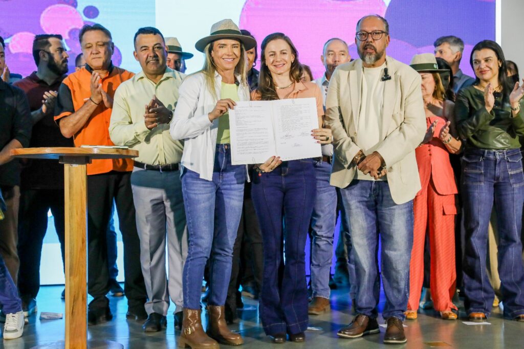 GDF entrega licenças ambientais a produtores durante a AgroBrasília