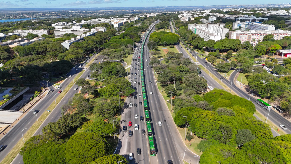 Frota renovada: GDF entrega 85 novos ônibus