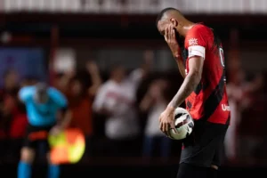 Atlético perde pênalti, para em Jandrei e fica no empate sem gols com o Juventude