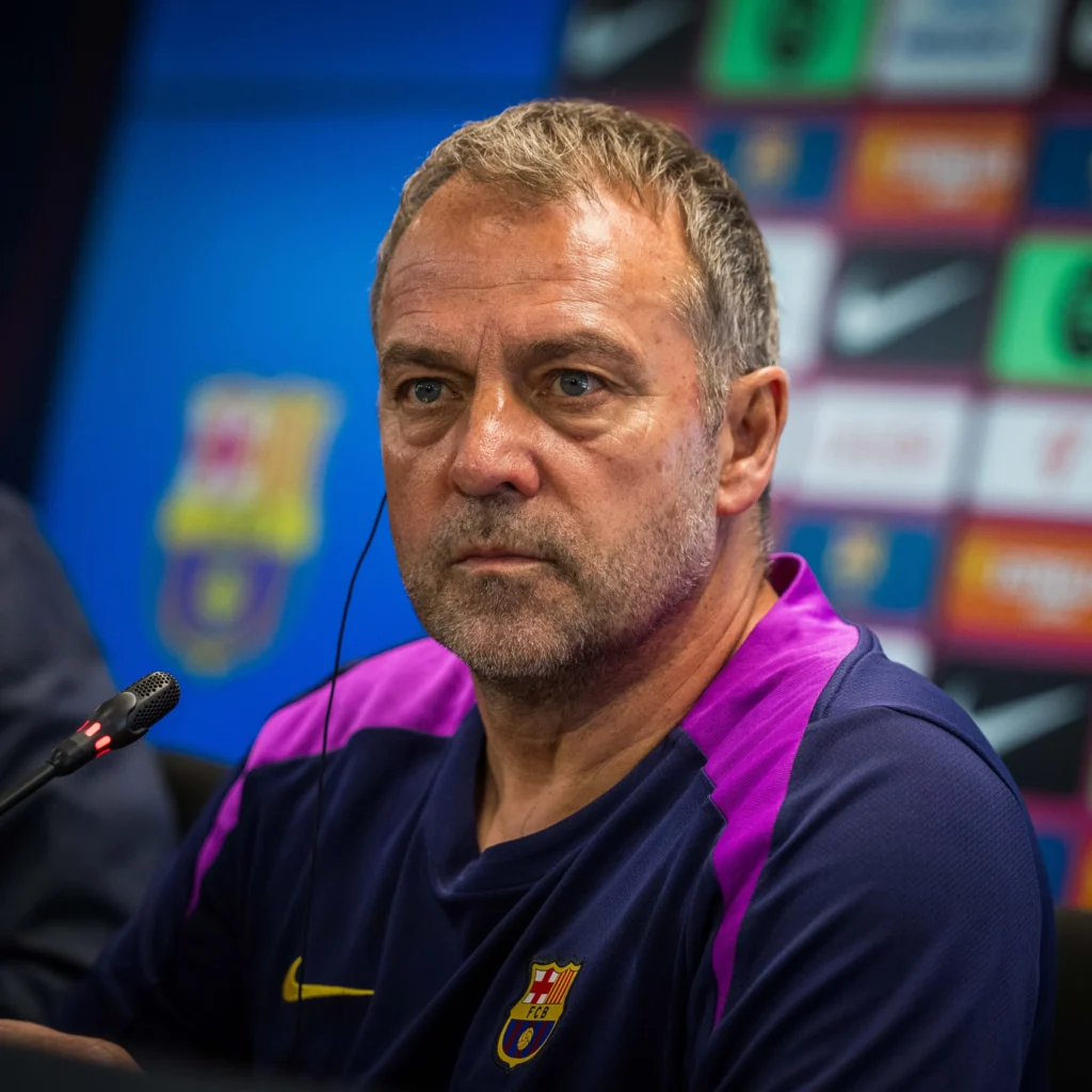 Treinador Hansi Flick anuncia renovação de contrato com o Barcelona até 2028