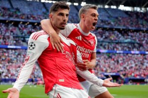 Arsenal abre o placar contra o PSG na final da Champions League. Siga