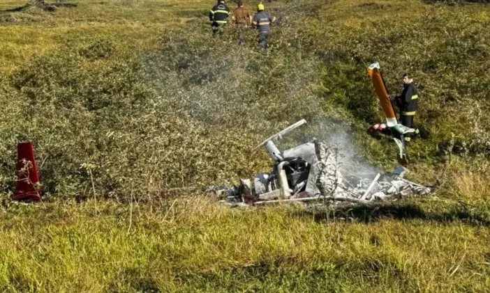 Helicóptero cai e pega fogo em Santa Catarina; piloto morre carbonizado