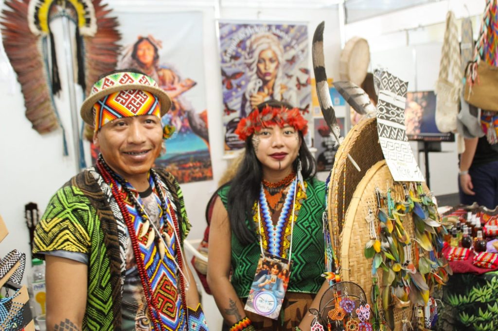 “Bruxos”: adeptos da wicca de povos tradicionais celebram trocas de saberes em evento no DF