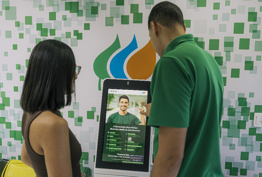 Neoenergia leva atendimento sobre energia a Samambaia
