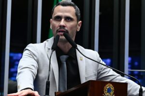 Cleitinho rebate críticas à candidatura ao governo de MG