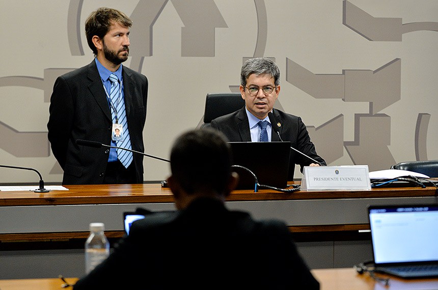 Comissão mista é instalada para analisar reajuste no piso salarial de professores