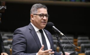 Discussão e votação de propostas legislativas. Dep. Dorinaldo Malafaia (PDT - AP)