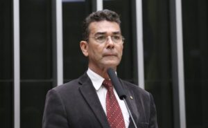 Deputado Padre João (PT-MG) no Plenário da Câmara dos Deputados
