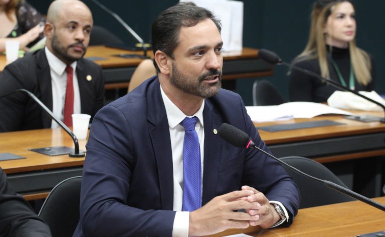 Comissão aprova incentivo a tomadas em ônibus urbanos