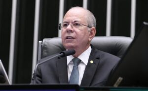 Relator anuncia fontes de financiamento para piso salarial de farmacêuticos