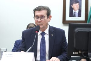 Deputados e atiradores pressionam PF por soluções em transferências de armas