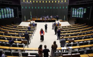 Discussão e votação de propostas legislativas.