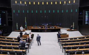 Discussão e votação de propostas legislativas. Dep.