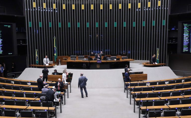 Câmara aprova urgência para nove propostas ligadas ao agronegócio