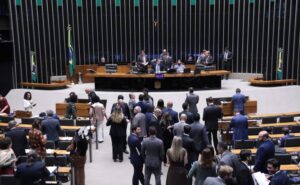 Discussão e votação de propostas legislativas.