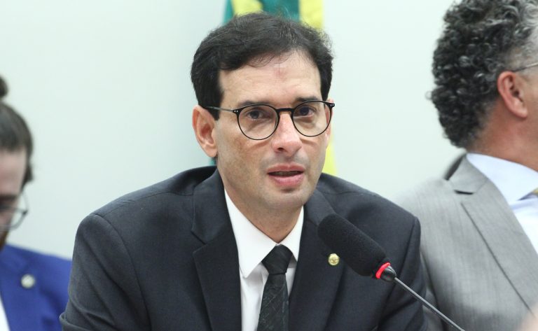 Relator da PEC 6×1 pede que deputados retirem destaques que acabam com transição