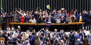 Saiba como votaram os deputados na PEC que acaba com a escala 6x1