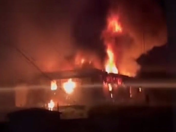 Incêndio de grandes proporções atinge fábrica de velas em Mauá (SP)