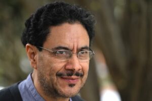 Ícone da esquerda, advogado milionário e ferrenha opositora são favoritos na eleição presidencial da Colômbia