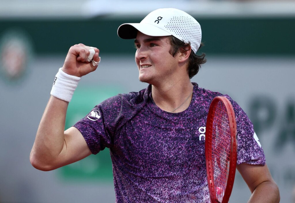 João Fonseca conquista primeira vitória contra um top 5