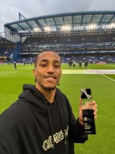Fora da Copa do Mundo, João Pedro ganha prêmio de melhor jogador do Chelsea na temporada