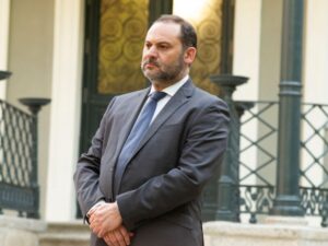 Ex-ministro espanhol nega corrupção em julgamento por compra de máscaras na pandemia